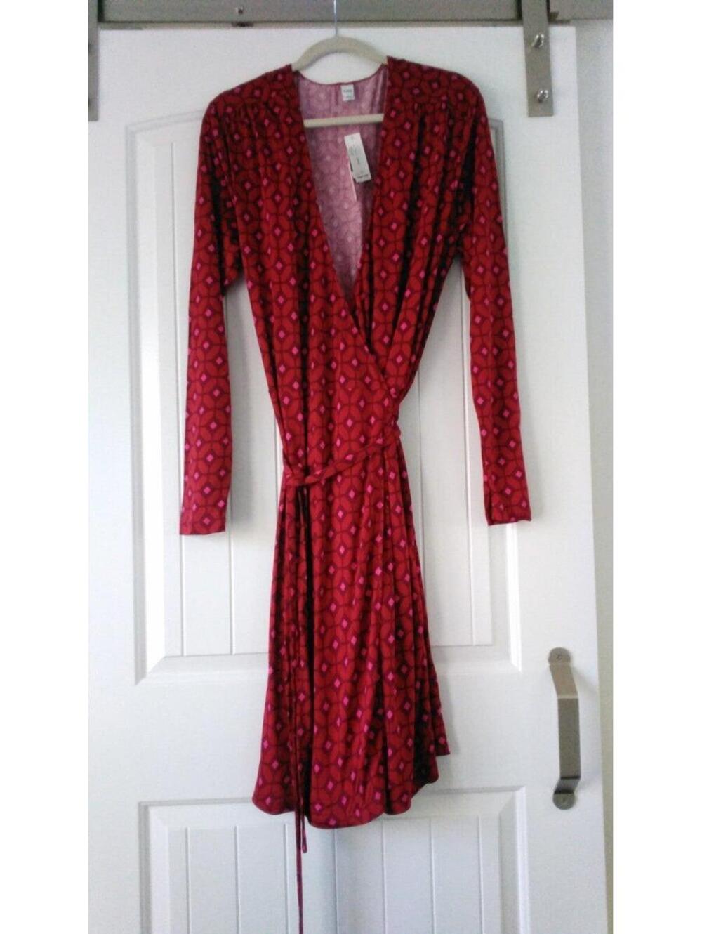 Woman's Wrap Dress (no buttons)
